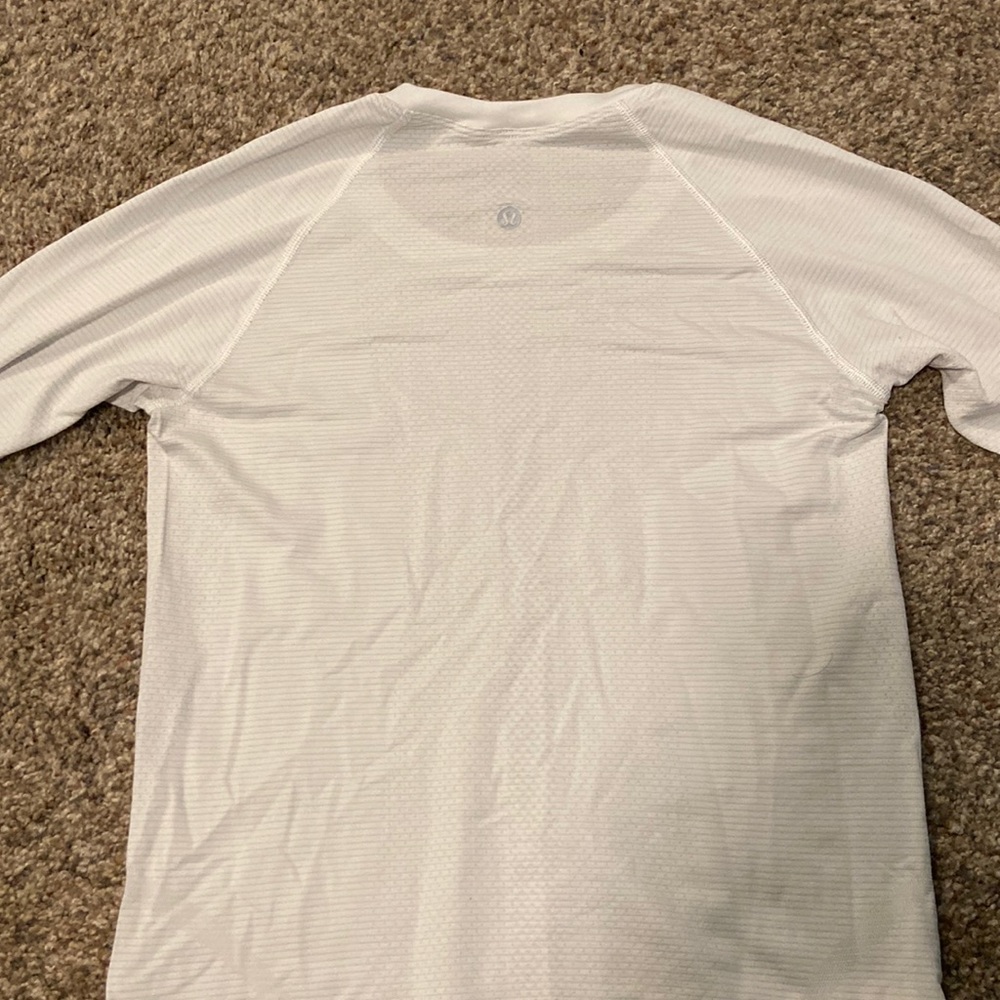 This is a size 4 lululemon shirt.